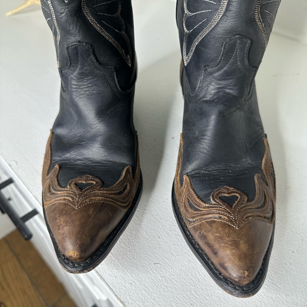 **SOLD**Vintage Code West Black & Brown Heart and Wing-Tip Western Boots Women's - Picture 3 of 10